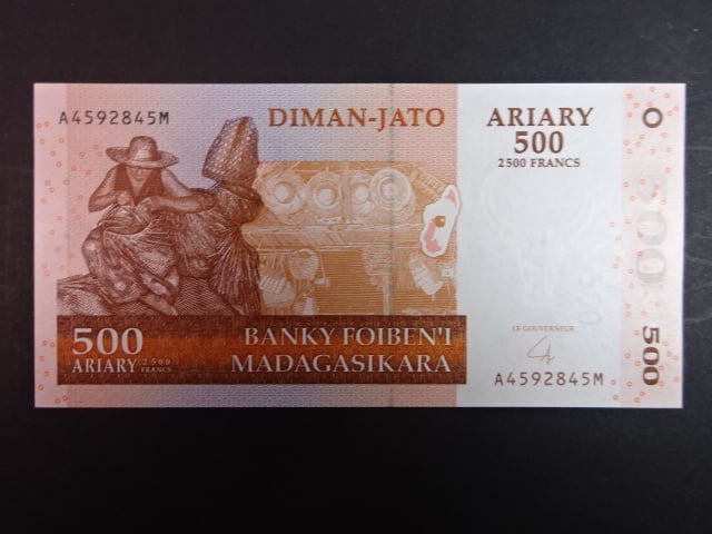 MADAGASKAR, 500 Ariary 2004, BNB. B322b