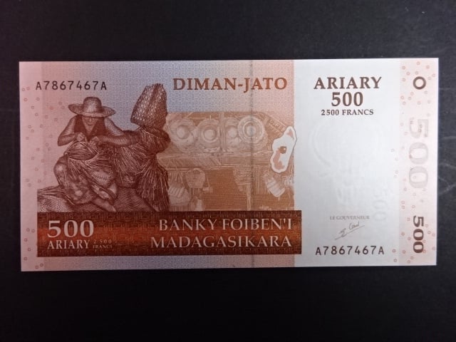 MADAGASKAR, 500 Ariary 2004, BNB. B322a