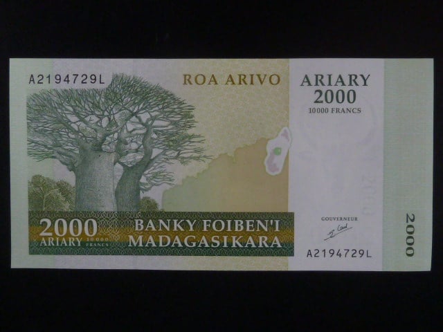 MADAGASKAR, 2000 Ariary 2003, BNB. B317a