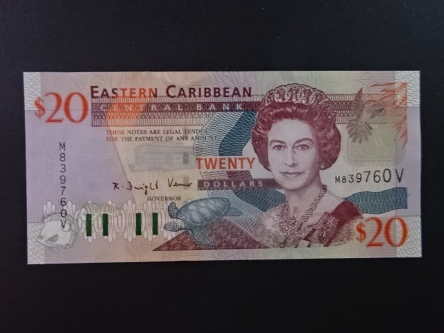 VÝCHODOKARIBSKÉ STÁTY, St. Vincent and Grenadines, 20 Dollars 2004 V, BNB. B228v, Pi. 44