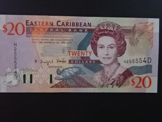 VÝCHODOKARIBSKÉ STÁTY - Dominica, 20 Dollars 2004 D, BNB. B228d, Pi. 44