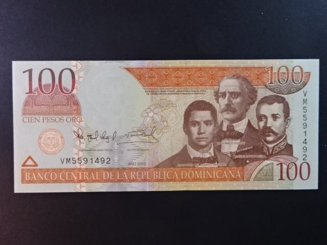 DOMINIKÁNA, 100 Pesos 2010, BNB. B700a, Pi. 177c