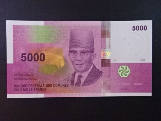 KOMORSKÉ OSTROVY, 5000 Francs 2006, BNB. B309a, Pi. 18