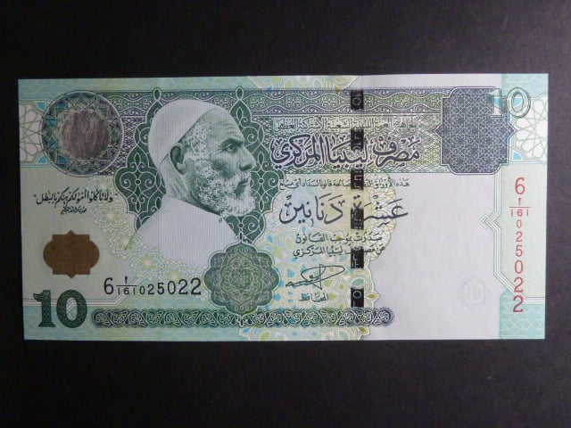 LÝBIE, 10 Dinars 2004, BNB. B533a, Pi. 70