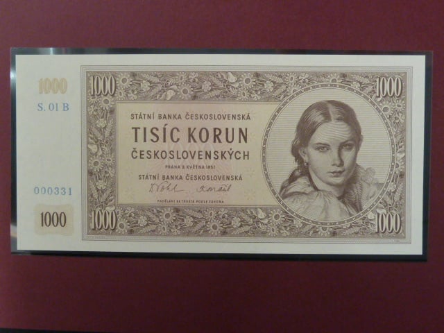 1000 Kčs 9.5.1951 série B 01 novotisk vydaný STC ve spolupráci s ČNB, papír s vodoznakem, kvalitní tisk, dárkový obal