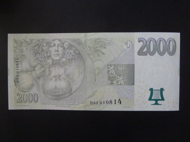 2000 Kč 2007 série D 01 první série