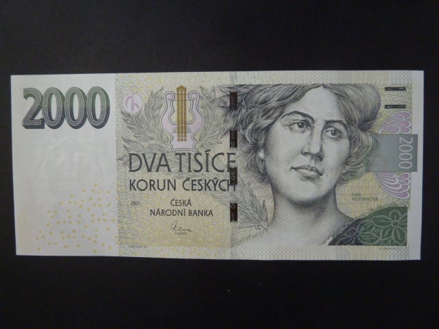 2000 Kč 2007 série T 32