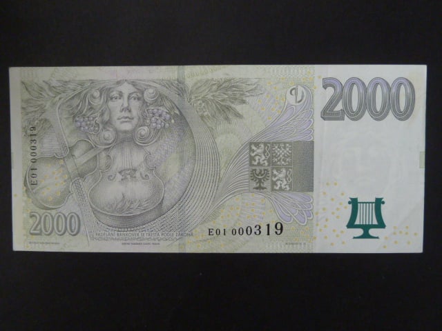 2000 Kč 2007 série E 01 první série