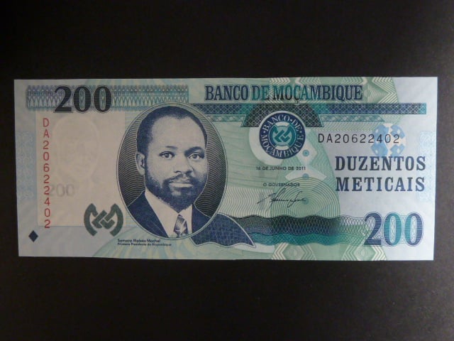 MOZAMBIK, 200 Meticais 2011, BNB. B237a, Pi. 152