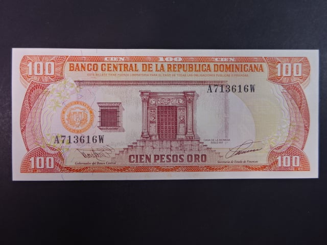 DOMINIKÁNA, 100 Pesos 1993, BNB. B666a, Pi. 144