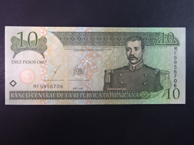 DOMINIKÁNA, 10 Pesos 2003, BNB. B692b, Pi. 168c