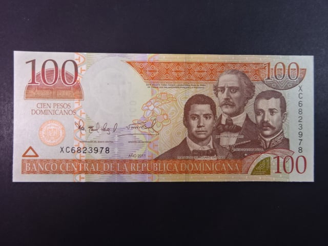 DOMINIKÁNA, 100 Pesos 2011, BNB. B712a, Pi. 184a