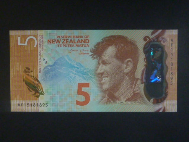 NOVÝ ZÉLAND, 5 Dollars 2015, BNB. B137a, Pi. 191