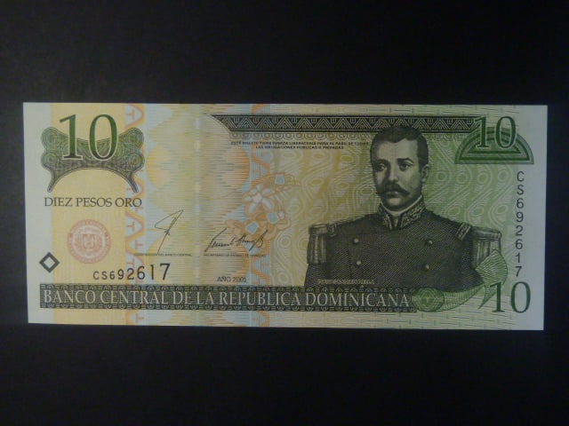 DOMINIKÁNA, 10 Pesos 2001, BNB. B685c, Pi. 168a