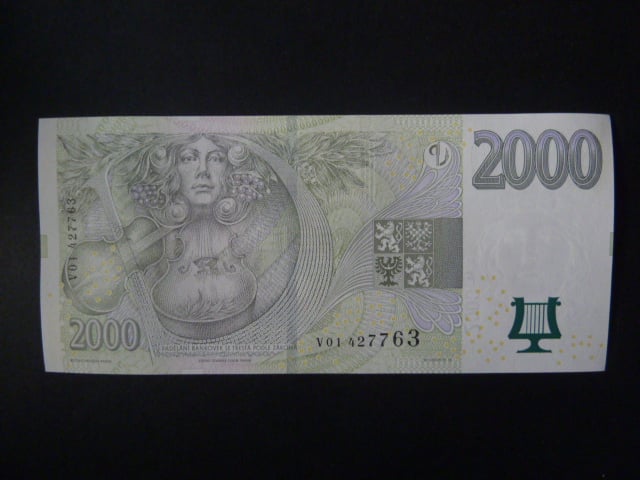 2000 Kč 2007 série V 01 první série