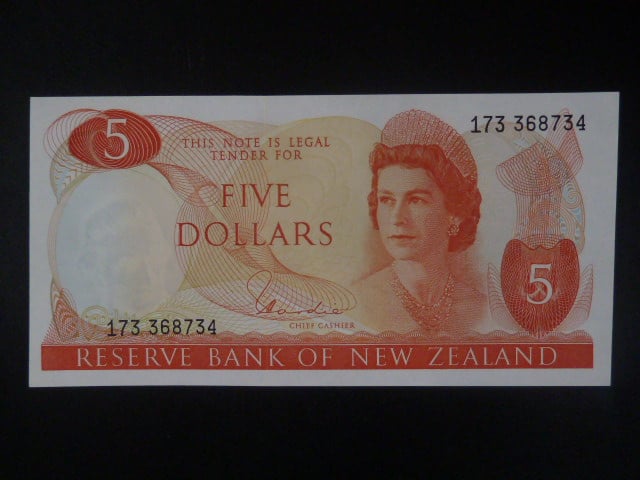 NOVÝ ZÉLAND, 5 Dollars 1977, BNB. B112d, Pi. 165