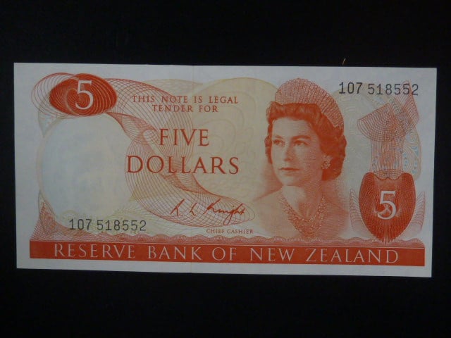 NOVÝ ZÉLAND, 5 Dollars 1975, BNB. B112c, Pi. 165