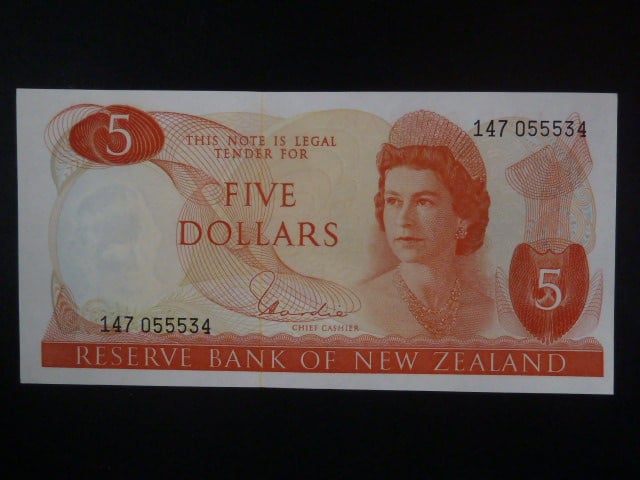 NOVÝ ZÉLAND, 5 Dollars 1977, BNB. B112d, Pi. 165