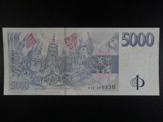 5000 Kč 2023 série 01 U první série