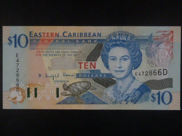 VÝCHODOKARIBSKÉ STÁTY, 10 Dollars 2004 (Dominica), BNB. B227d, Pi. 43