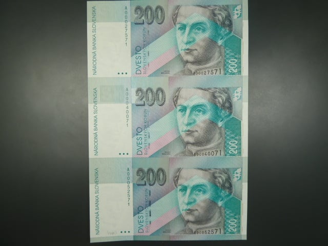 200 Sk 1.8.1995 s. A, nerozstřižené 3ks, Ba. SK 12, Pi. 26