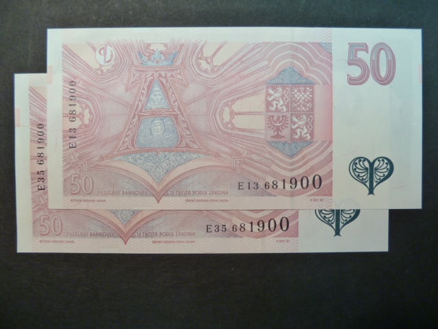 50 Kč 1997 s. E - dvojice bankovek se stejným číslem, ale jinou sérií