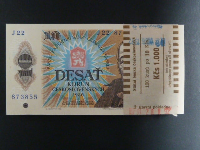 10 Kčs 1986 s. J - kompletní 100 ks balíček s původní bankovní páskou
