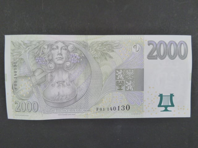 2000 Kč 2007 série F 01 první série