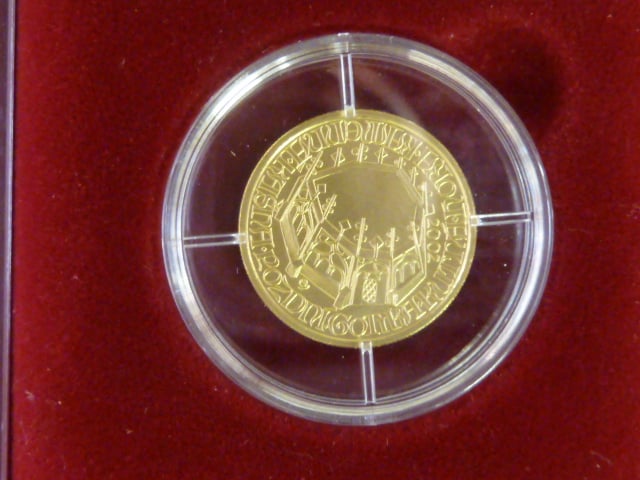 2000 Kč 2002 kašna v Kutné hoře