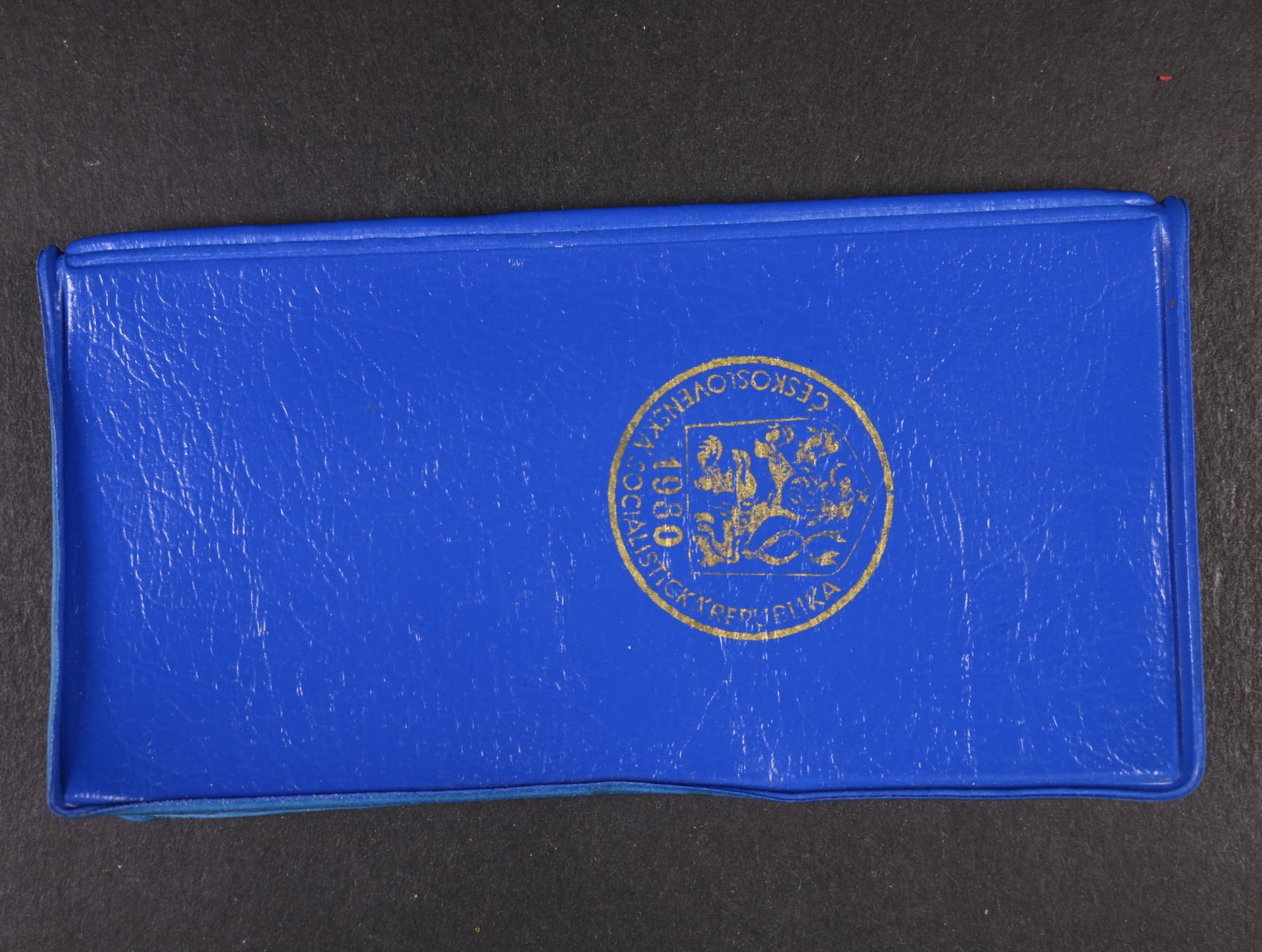 1980 modrý obal