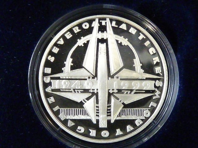 200 Kč 1999, NATO, certifikát, bezvadná kvalita