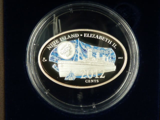 10 Dollars 2012 100.let od zkázy Titaniku - kolorovaná, Ag 999, 31,1g, náklad 2012 ks, etue, certifikát,