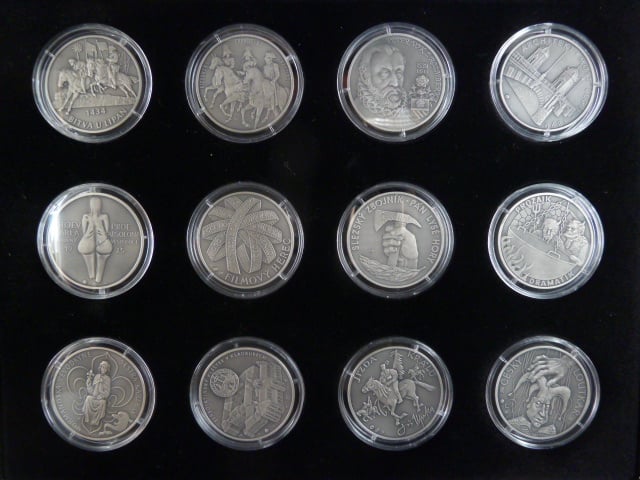 sada 12 ti pamětních medailí 2015 z cyklu Kalendárium, 12x 1 OZ Ag, č.10, certifikáty, etue