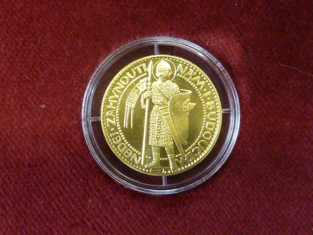 Jubilejní Svatováclavský 2 dukát 2015 prvoražba návrhu Josefa Šejnosty z r. 1923, číslovaný, číslo 285, odvědčení o ryzosti z Puncovního úřadu, Au 986, 7g, průměr 25 mm, limit 300ks
