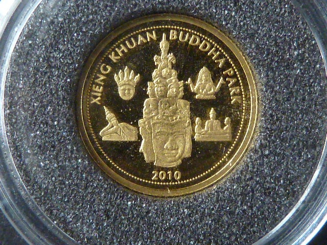 1000 Kipů 2010, Buddha park, Au 0.999, 1 g., průměr 13,92 mm.