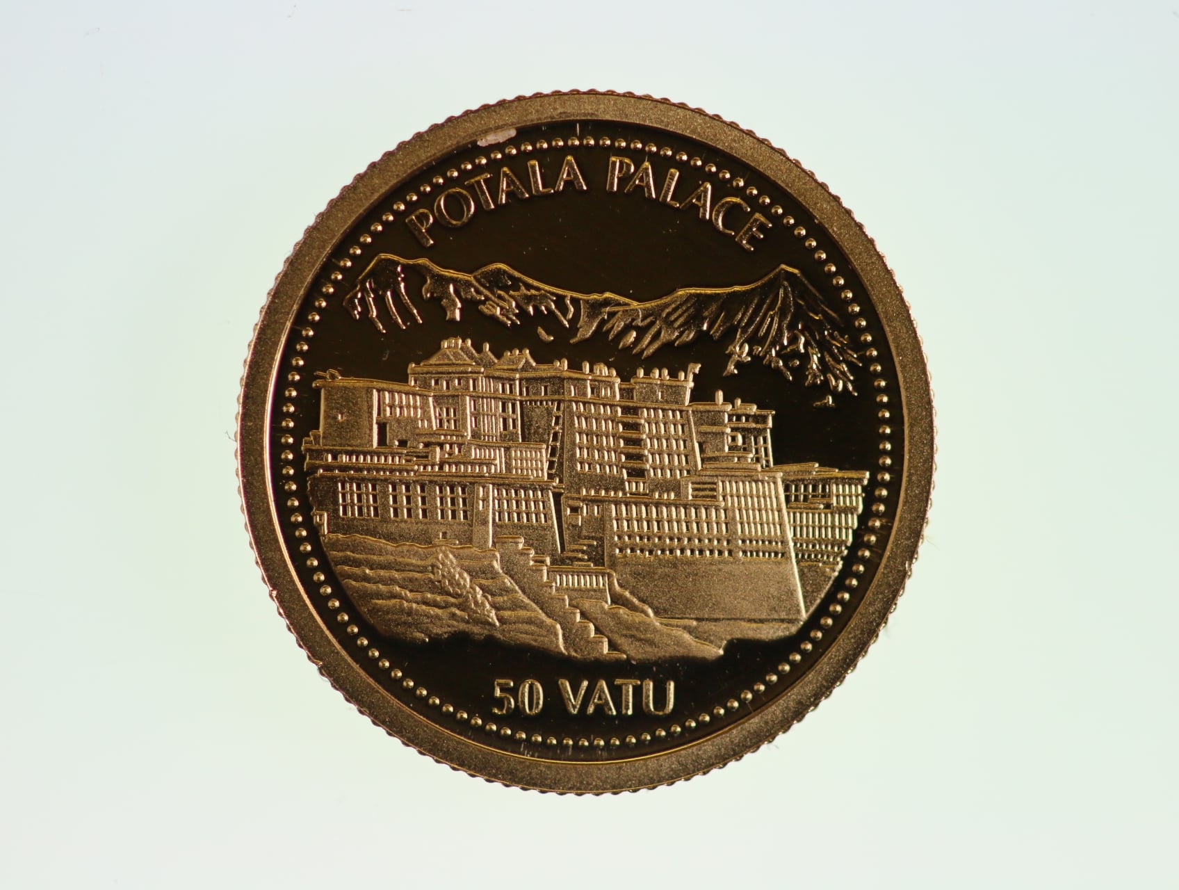 50 Vatu 2009, palác Potala v Tibetu, Au 0.999, 1 g., průměr 13,92 mm.