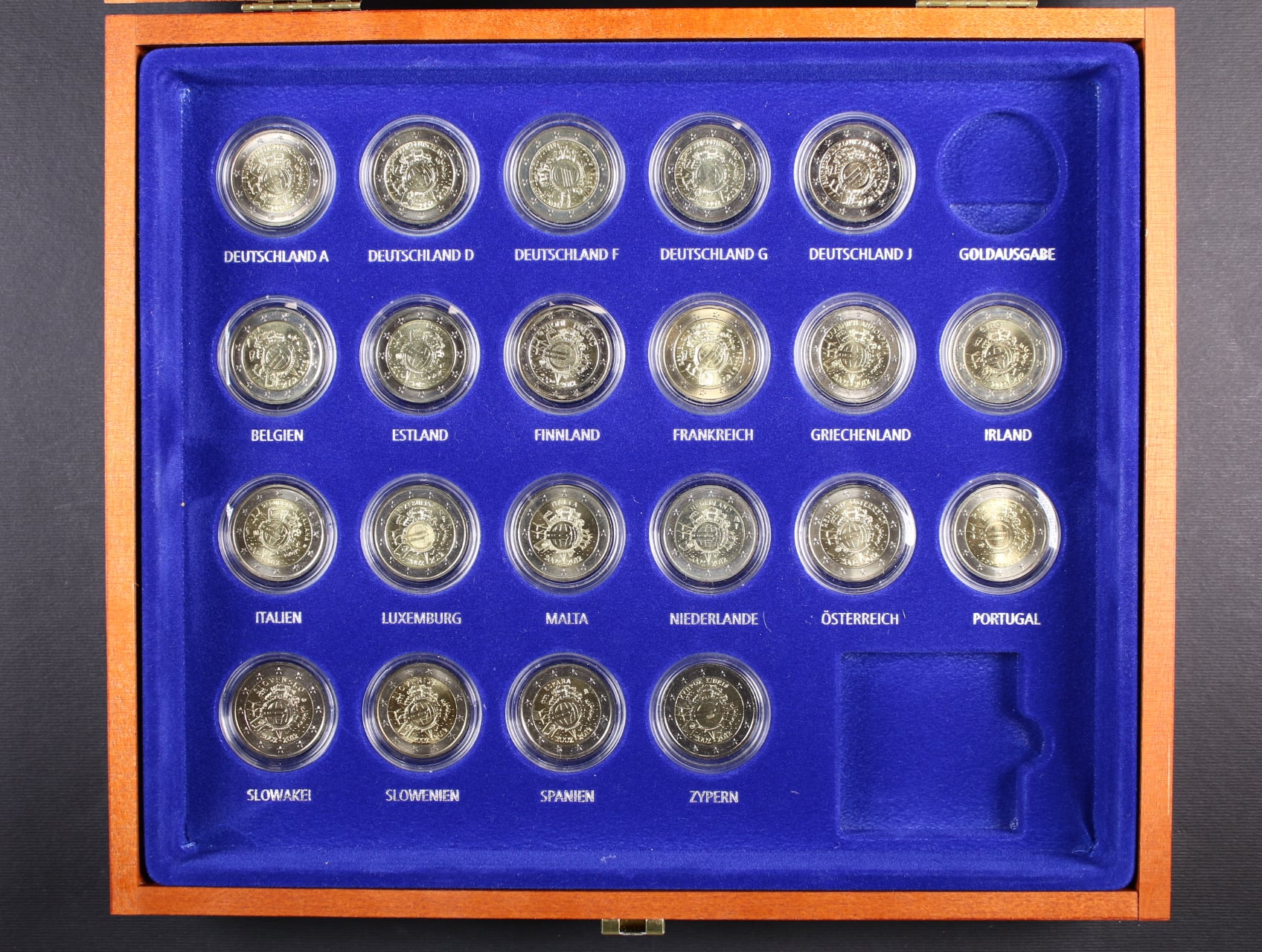 Sada 21ks 2 Eur 2002-2012, 10. výročí Euro měny, v dřevené etui