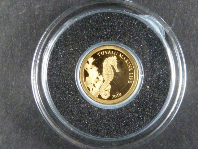 Tuvalu, 1 Dollar 2010 Marine life,  Au 0,999, 0,5g, náklad 5000 ks, průměr 11 mm, z cyklu nejmenší zlaté mince světa