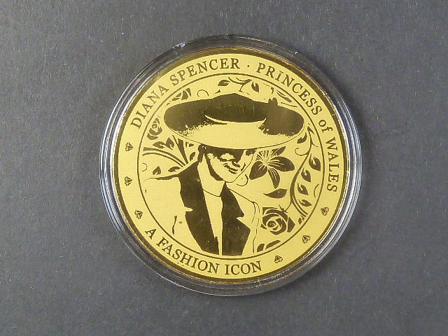 100 Franků 2022, princezna Diana z Walesu "A Fashion Icon", Au 999, 1/200 OZ, průměr 40 mm