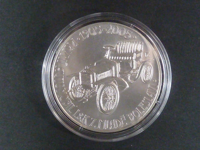 200 Kč 2005, 100.výročí výroby prvního automobilu v Mladé Boleslavi