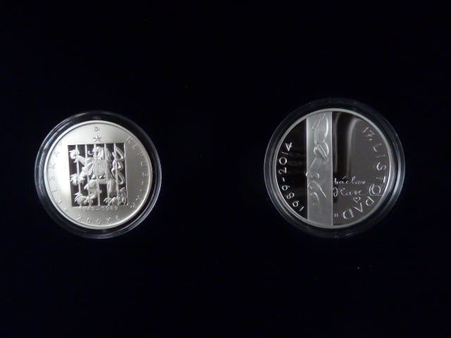 200 Kč 2014 25.výročí 17.listopadu 1989 v sadě spolu s Ag medailí k 17.listopadu, pocta j. J.Harcubovi
