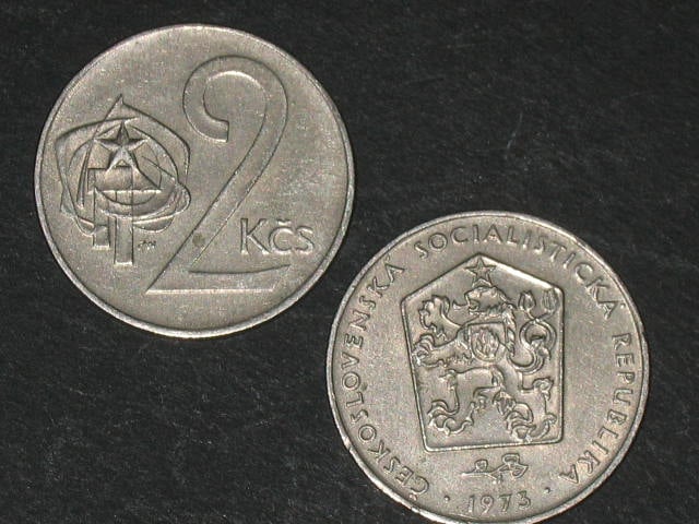 chyboražba, 2 Kčs 1973, prasklý střižek na 2 kusy - rub a líc