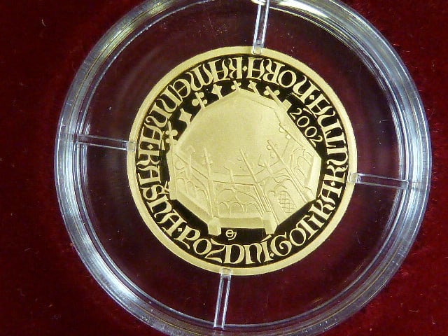 2000 Kč 2002 kašna v Kutné hoře