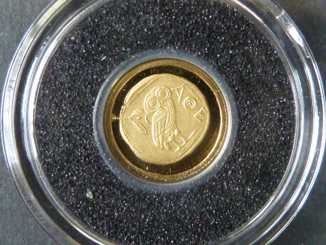 1 Francs 2009 - replika řecké mince,  Au 0,999, 0,5g, průměr 11 mm