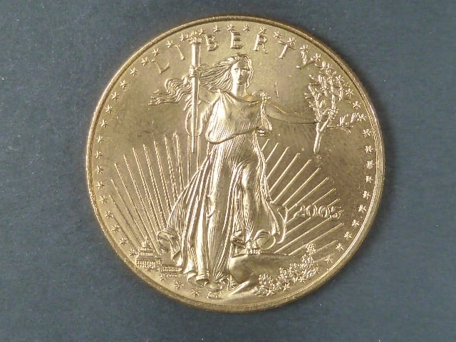 50 Dolar 2005, 33,931 g, 916/1000, průměr 32,7 mm