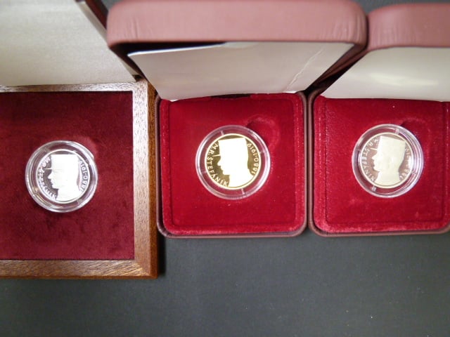 Au + Pt + Ag replika 10 Kčs 1991 Štefanik, číslované č.39, puncy ražené, Au 986, Pt 999, Ag 925, 3x 7,8 g, průměr 24,5 mm, limit 100ks, etue, certifikáty