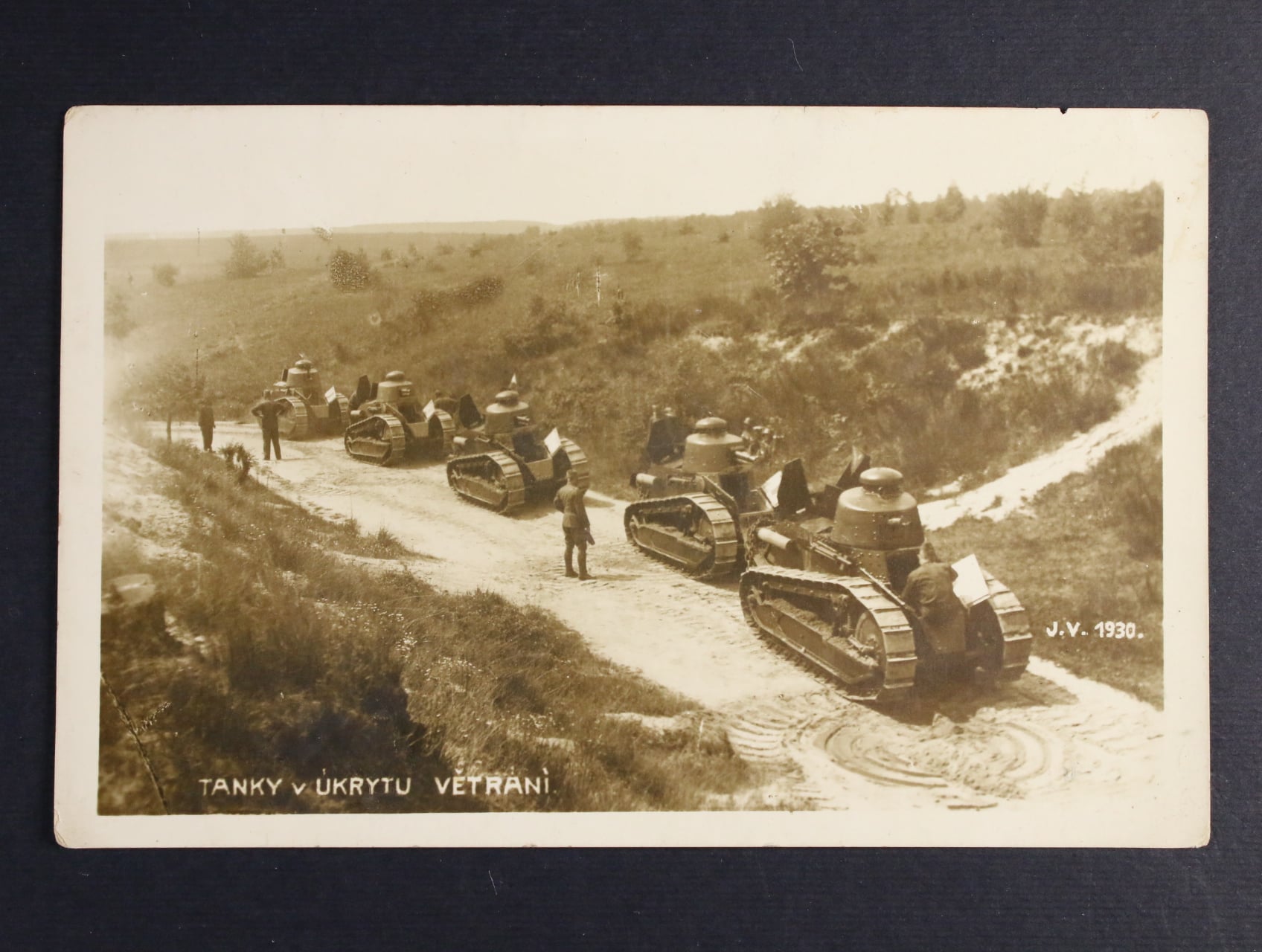 Fotopohlednice tanky v úkrytu, větrání, prošlá 1931