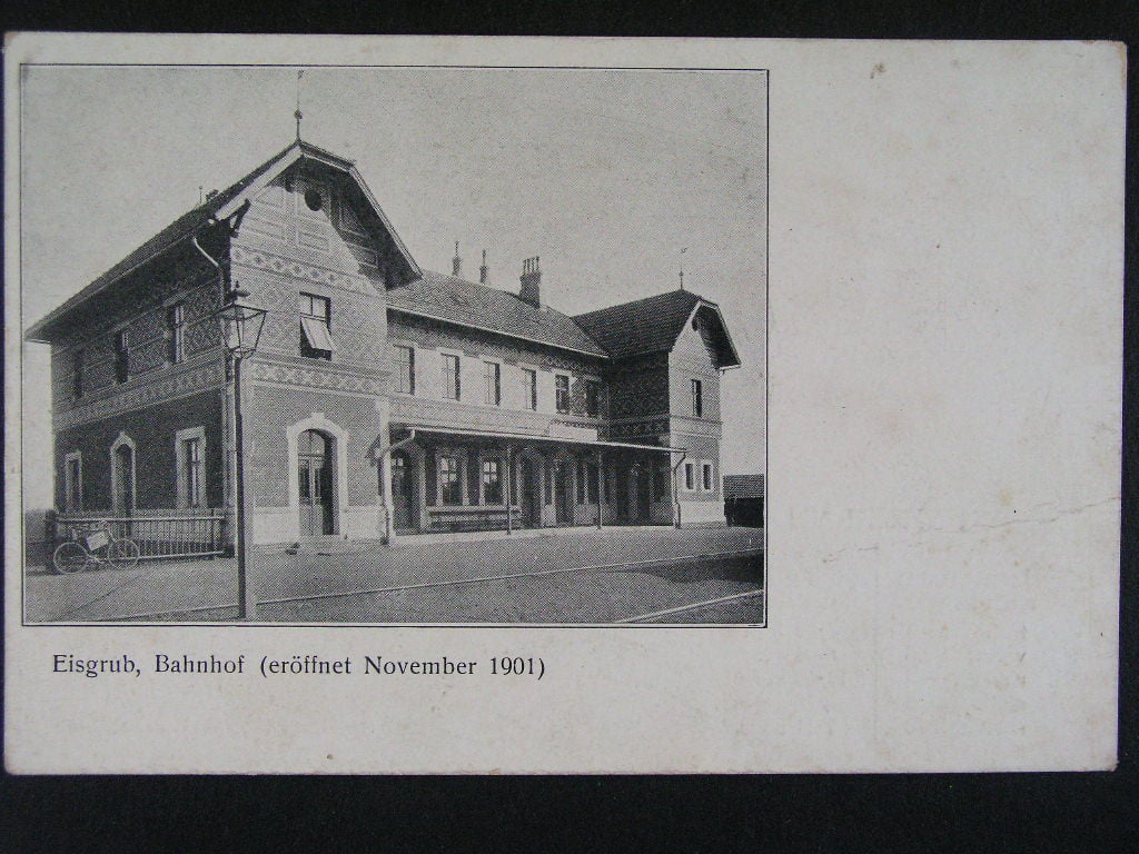 Lednice okr. Břeclav, nádraží, na rubní straně jízdní řád, neprošlá 1901
