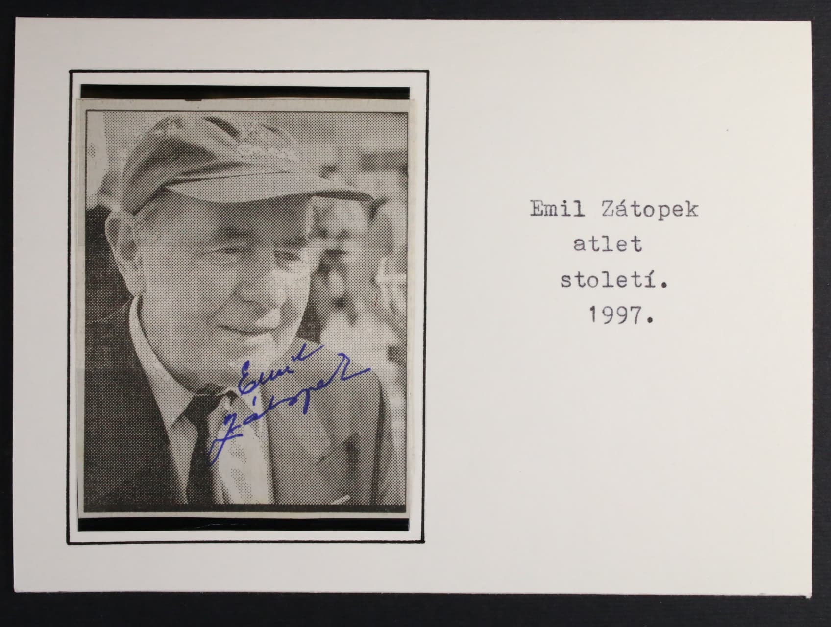 Zátopek Emil - fotografie vystřižená z novin s vlastnoručním podpisem