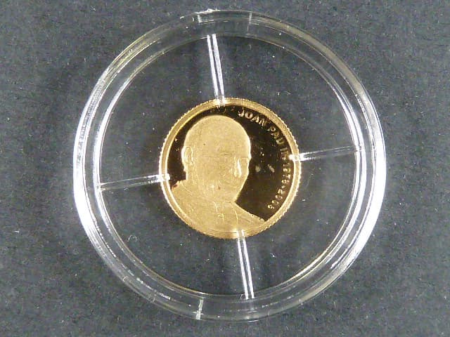 2 Diner 2009 Papež Jan Pavel II, Au 0,999, 0,5g, náklad 5000 ks, průměr 11 mm